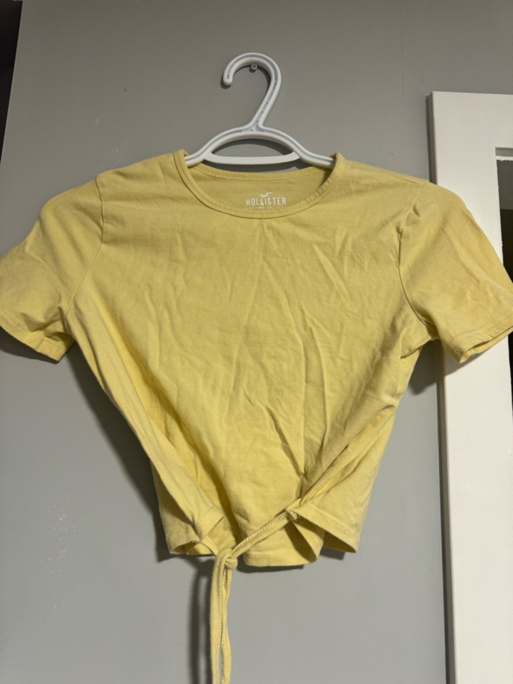 Hollister Pale Yellow Tie-Waist Crop Tee